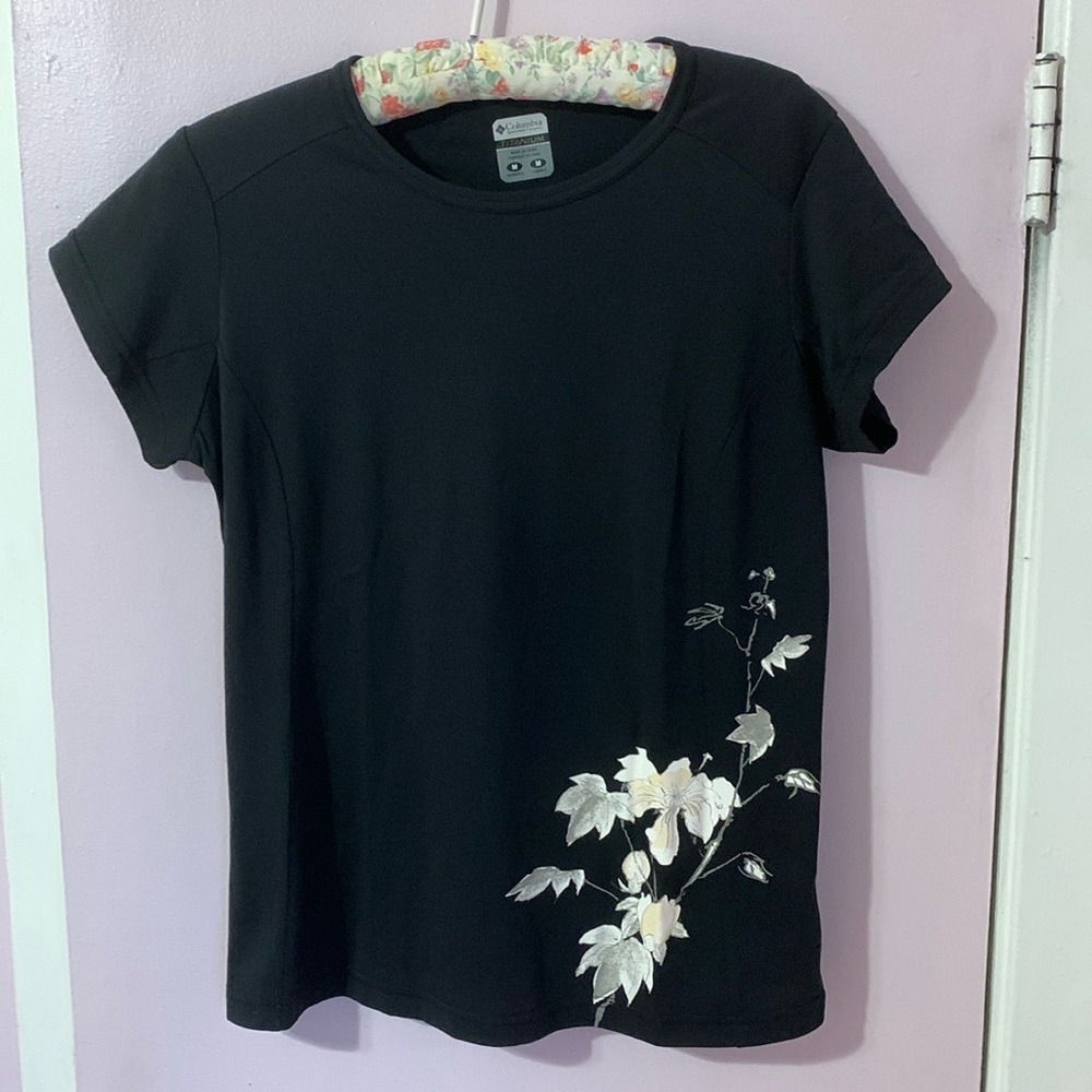 Columbia t-shirt